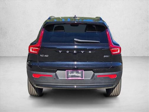2025 Volvo XC40 B5 Ultra Dark Theme