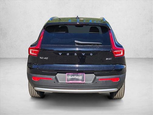 2025 Volvo XC40 B5 Core Bright Theme