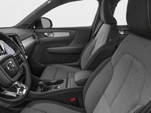Crystal White 2026 Volvo XC40 Black Edition Ultra, B5 AWD Gas (mild hybrid)