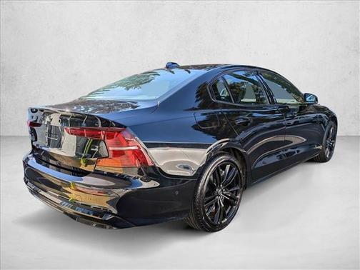 2023 Volvo S60 Recharge Plug-In Hybrid T8 Ultimate Black Edition