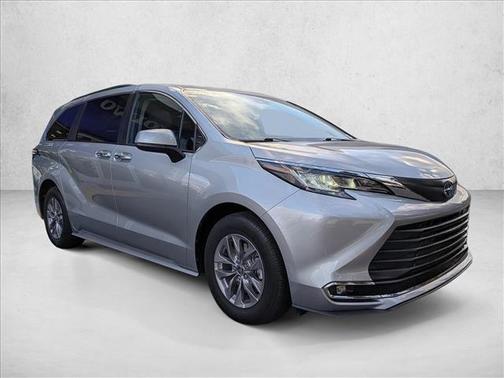 2022 Toyota Sienna XLE