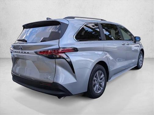 2022 Toyota Sienna XLE