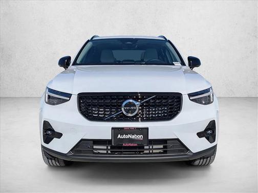 2026 Volvo XC40 Plus, B5 AWD Gas (mild hybrid), Dark