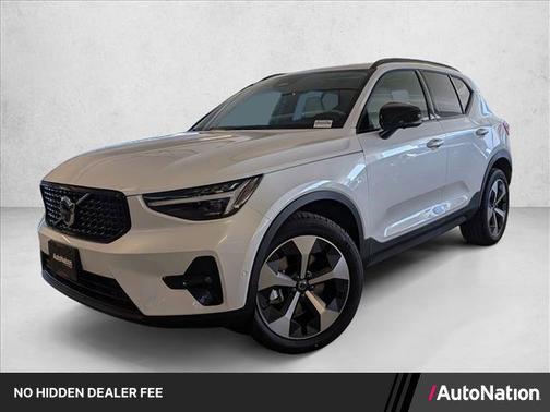 Crystal White 2026 Volvo XC40 Plus, B5 AWD Gas (mild hybrid), Dark