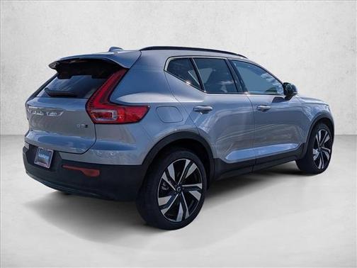 2026 Volvo XC40 B5 Ultra