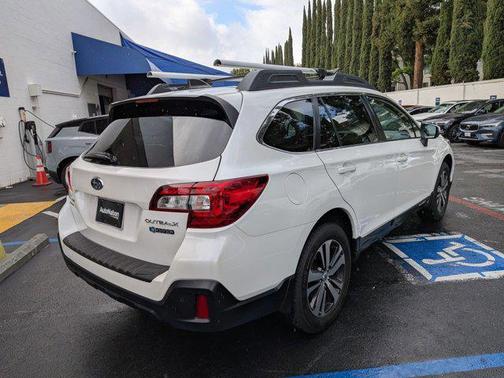 Crystal White Pearl 2018 Subaru Outback 2.5i Limited
