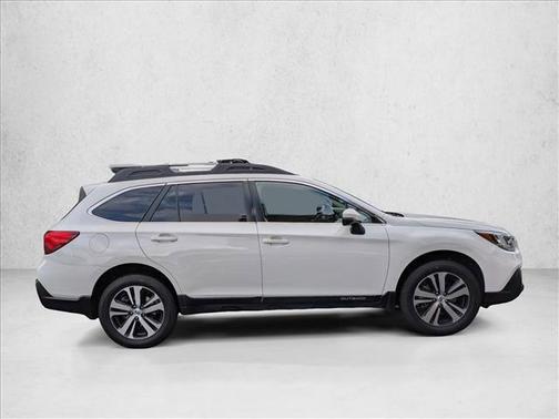 Crystal White Pearl 2018 Subaru Outback 2.5i Limited