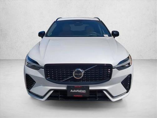 Crystal White Metallic 2023 Volvo XC60 B5 Ultimate Dark Theme