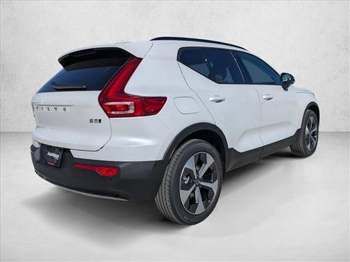 2026 Volvo XC40 Plus, B5 AWD Gas (mild hybrid), Dark