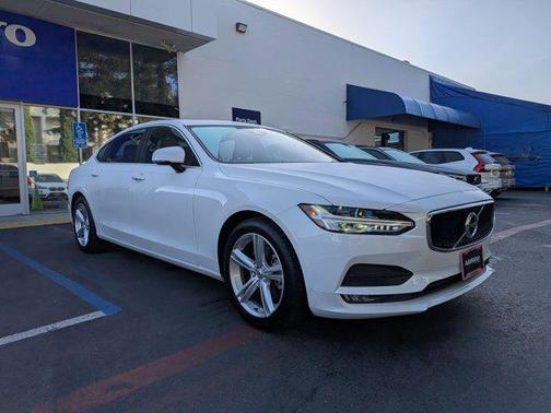 2018 Volvo S90 T5 Momentum