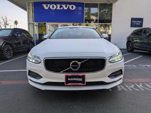 2018 Volvo S90 T5 Momentum
