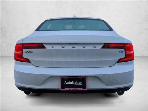 2018 Volvo S90 T5 Momentum