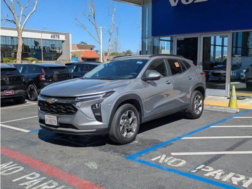 Sterling Gray Metallic 2025 Chevrolet Trax LT