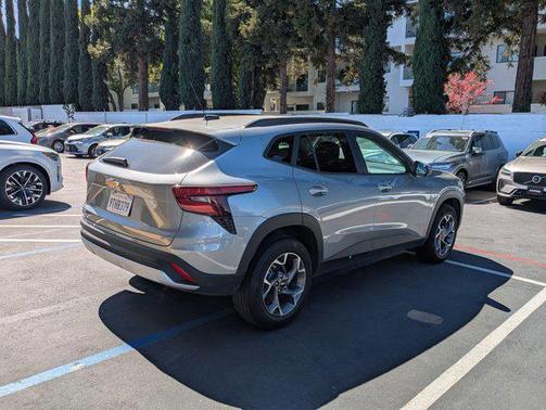Sterling Gray Metallic 2025 Chevrolet Trax LT