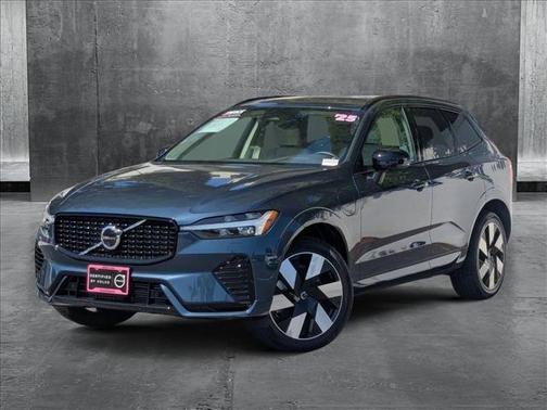 2025 Volvo XC60 Plug-In Hybrid T8 Plus
