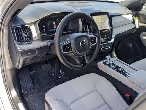2025 Volvo XC90 B6 Plus 6-Seater