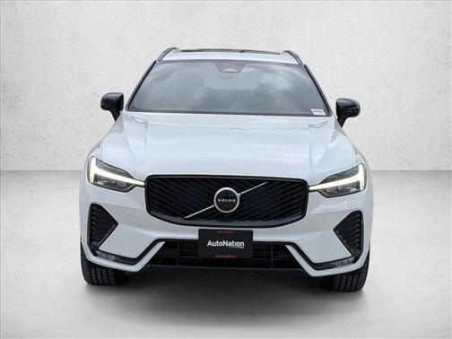 Crystal White Metallic 2026 Volvo XC60 B5 Plus