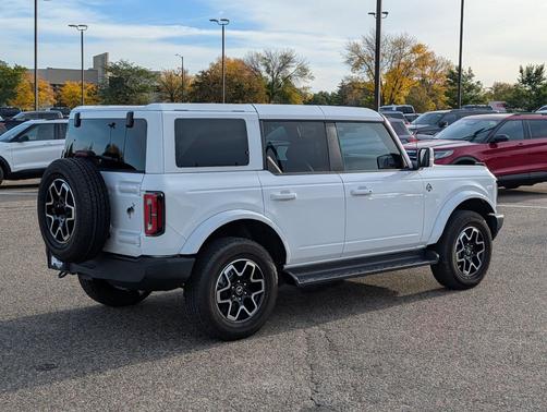 Oxford White 2025 Ford Bronco Outer Banks
