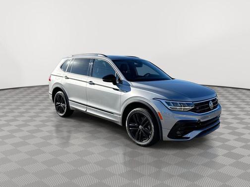 Pyrite Silver Metallic 2022 Volkswagen Tiguan 2.0T SE R-Line Black 4MOTION