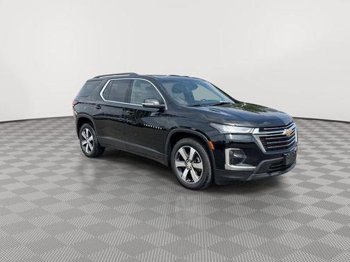 Mosaic Black Metallic 2023 Chevrolet Traverse LT Leather