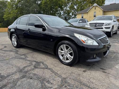 2015 INFINITI Q40 Base