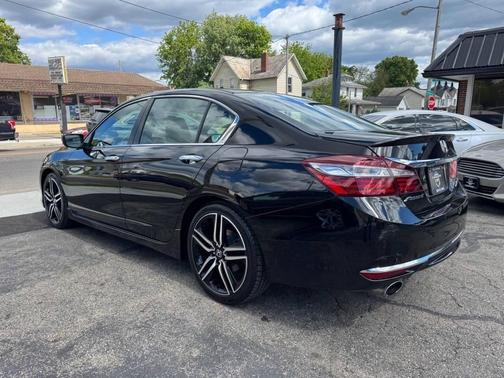 Crystal Black Pearl 2017 Honda Accord Sport SE