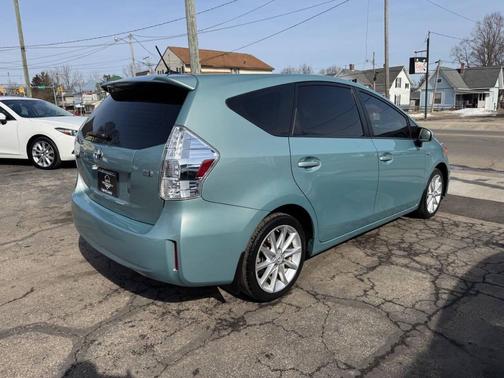 2014 Toyota Prius v Two