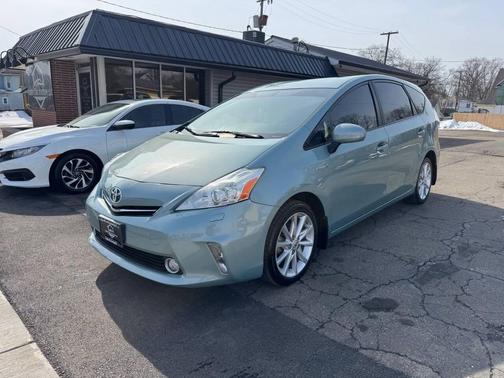 2014 Toyota Prius v Two