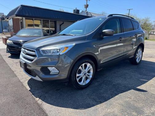 Magnetic 2017 Ford Escape SE