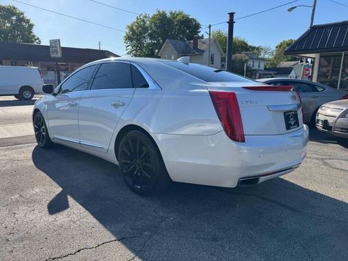 Crystal White Tricoat 2016 Cadillac XTS Luxury