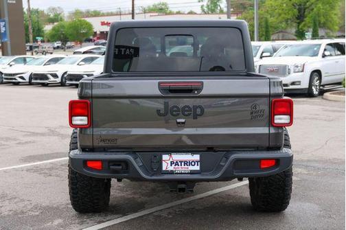 Granite Crystal Clearcoat Metallic 2023 Jeep Gladiator Sport