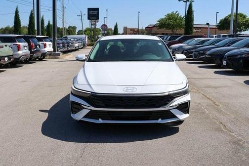 2025 Hyundai ELANTRA SE