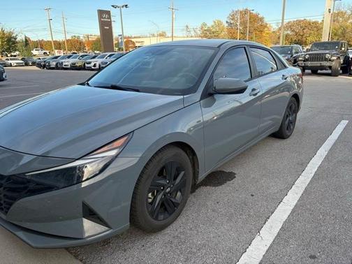 2022 Hyundai ELANTRA SEL