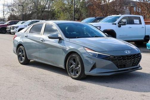 2022 Hyundai ELANTRA SEL