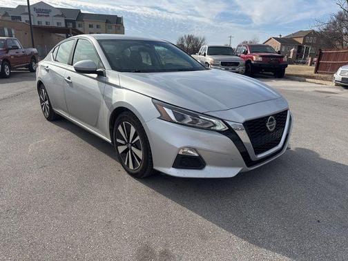 Brilliant Silver Metallic 2022 Nissan Altima 2.5 SV