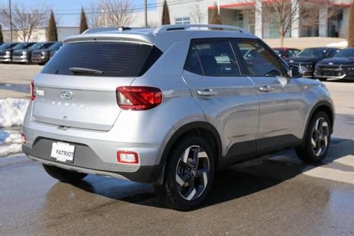 2025 Hyundai VENUE SEL