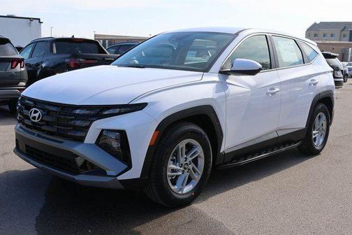 White Pearl 2026 Hyundai TUCSON SE