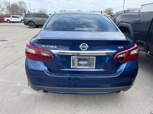 Gray 2017 Nissan Altima 2.5 SR