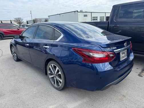 Gray 2017 Nissan Altima 2.5 SR