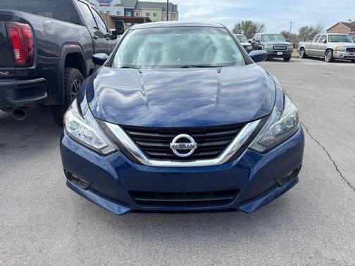 Gray 2017 Nissan Altima 2.5 SR