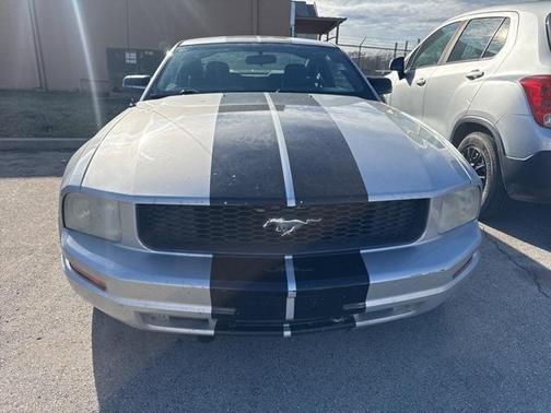 2005 Ford Mustang Deluxe