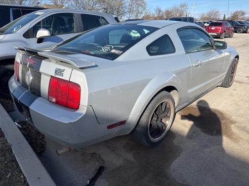 2005 Ford Mustang Deluxe