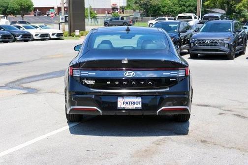 2025 Hyundai SONATA Hybrid Limited