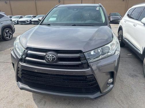 Predawn Gray Mica 2018 Toyota Highlander SE