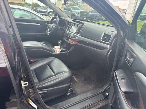 Attitude Black Metallic 2015 Toyota Highlander XLE