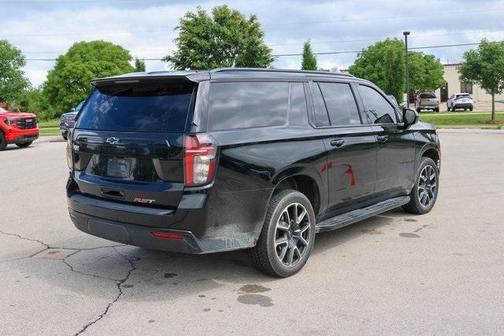 2023 Chevrolet Suburban RST