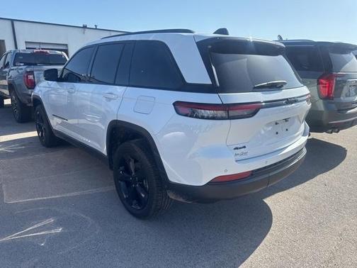 2022 Jeep Grand Cherokee Altitude