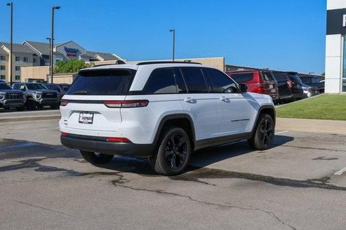 2022 Jeep Grand Cherokee Altitude