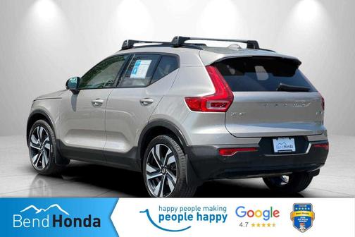 2023 Volvo XC40 B5 Ultimate Dark Theme