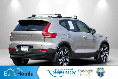 2023 Volvo XC40 B5 Ultimate Dark Theme